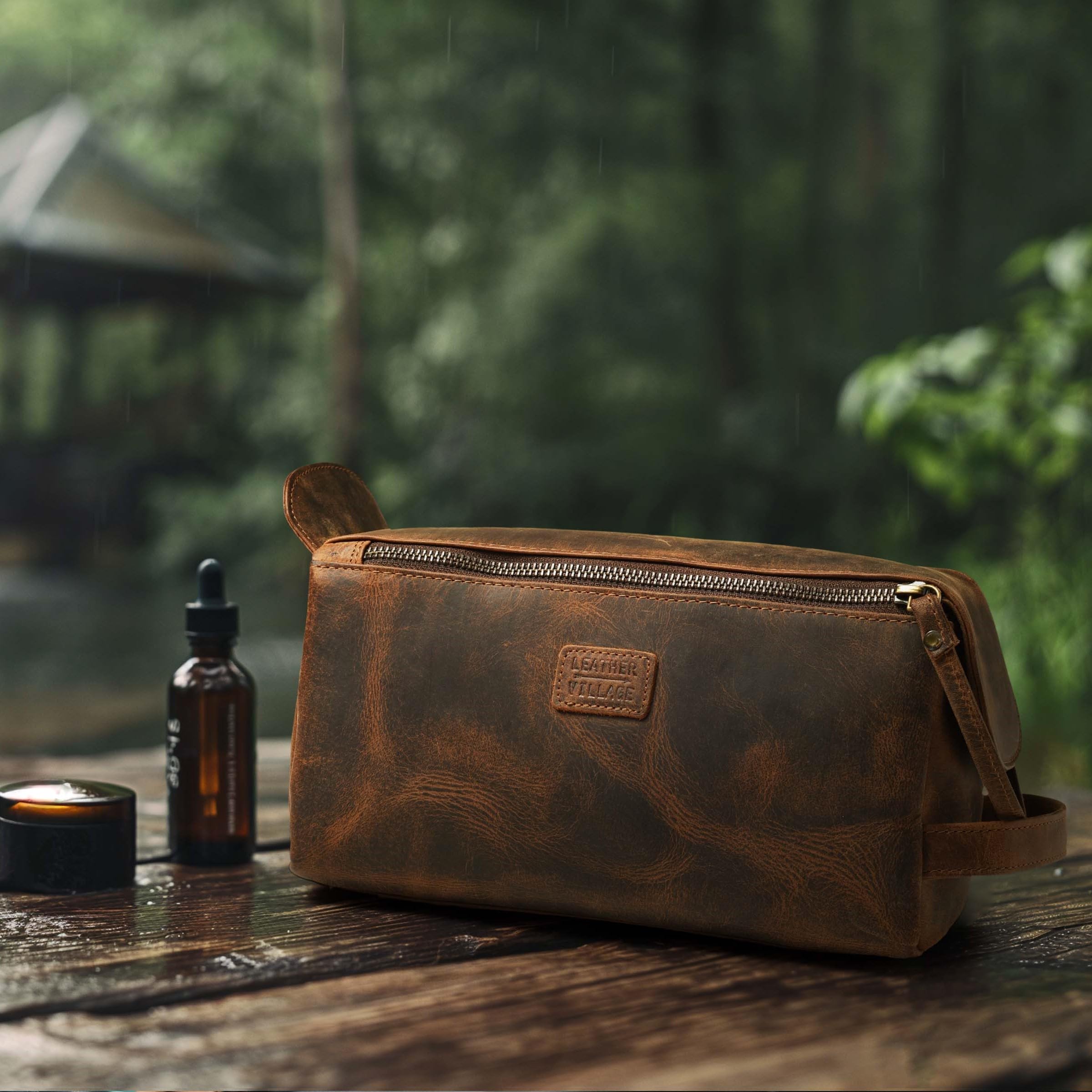 LEATHER VILLAGE Premium Leather Travel Toiletry Bag - Water-Resistant Dopp Kit for Toiletries, Large Shaving Bag & Bathroom Organizer - Gift for Men & Women - Rustic Brown