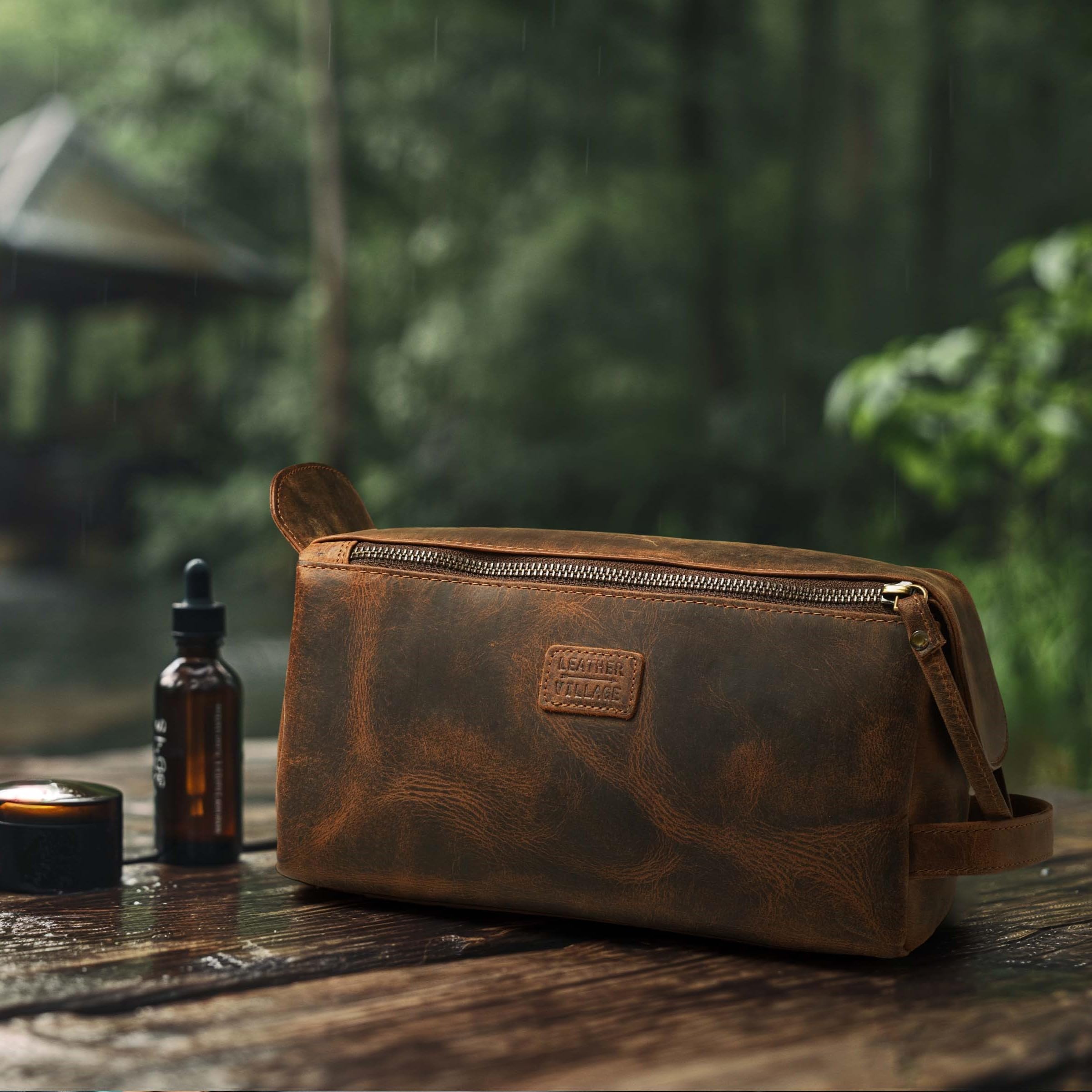 LEATHER VILLAGE Premium Leather Travel Toiletry Bag - Water-Resistant Dopp Kit for Toiletries, Large Shaving Bag & Bathroom Organizer - Gift for Men & Women - Rustic Brown